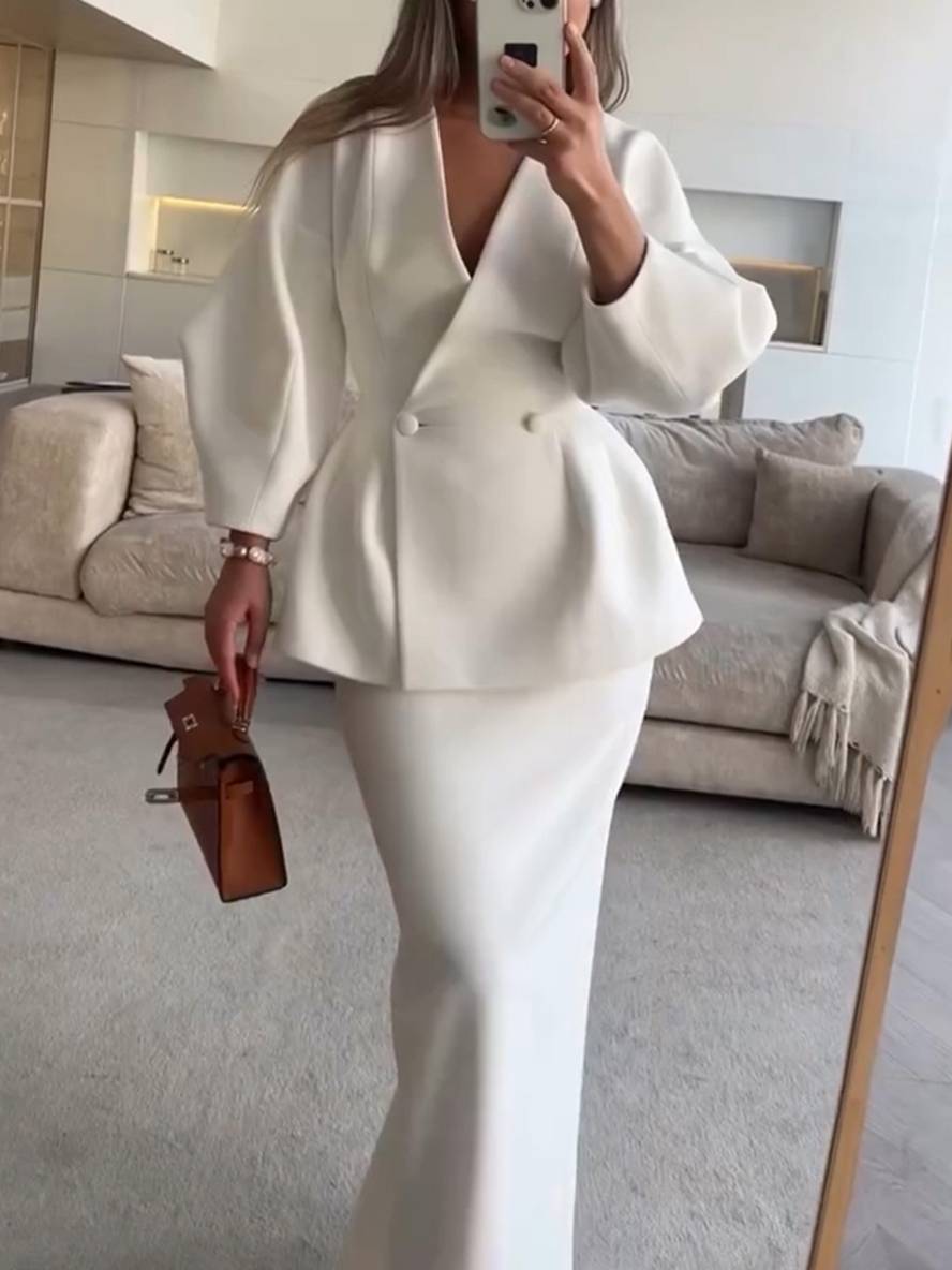 Marisa Vincenti | Elegant to-delt sæt med figursyet blazer og maxi-nederdel