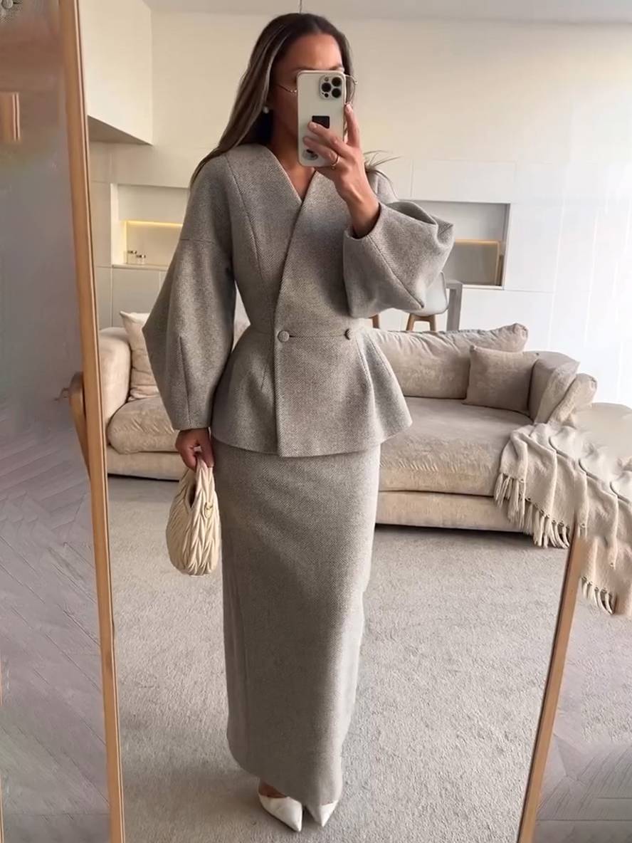 Marisa Vincenti | Elegant to-delt sæt med figursyet blazer og maxi-nederdel