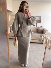 Marisa Vincenti | Elegant to-delt sæt med figursyet blazer og maxi-nederdel