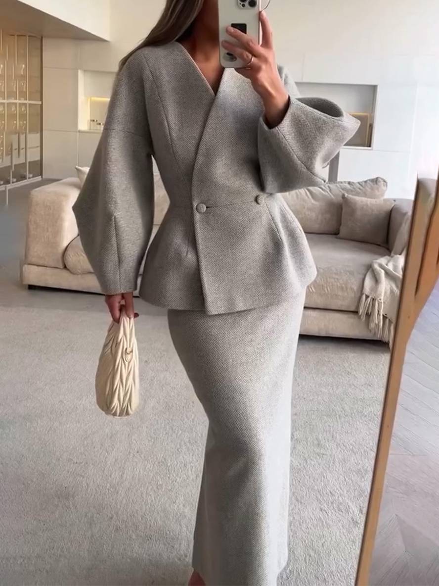 Marisa Vincenti | Elegant to-delt sæt med figursyet blazer og maxi-nederdel