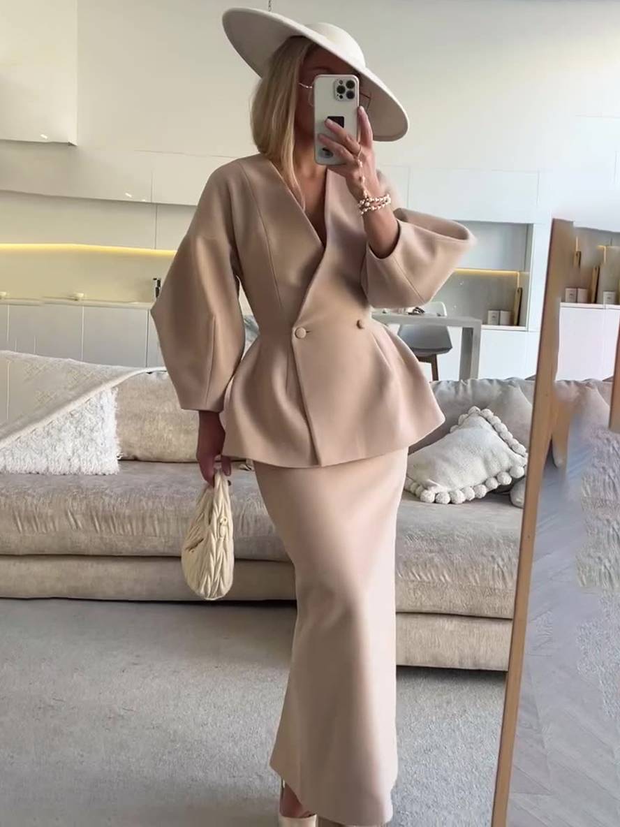 Marisa Vincenti | Elegant to-delt sæt med figursyet blazer og maxi-nederdel
