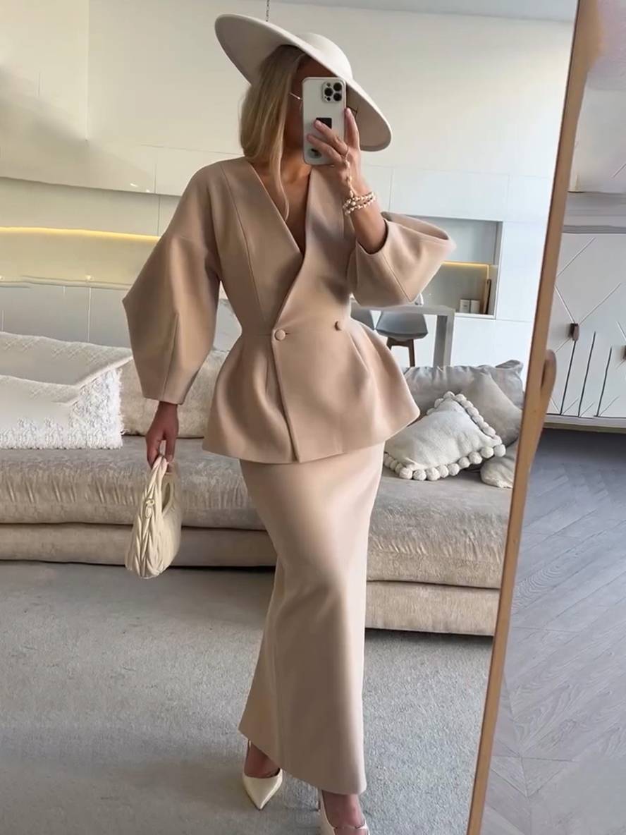 Marisa Vincenti | Elegant to-delt sæt med figursyet blazer og maxi-nederdel