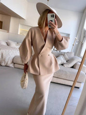 Marisa Vincenti | Elegant to-delt sæt med figursyet blazer og maxi-nederdel