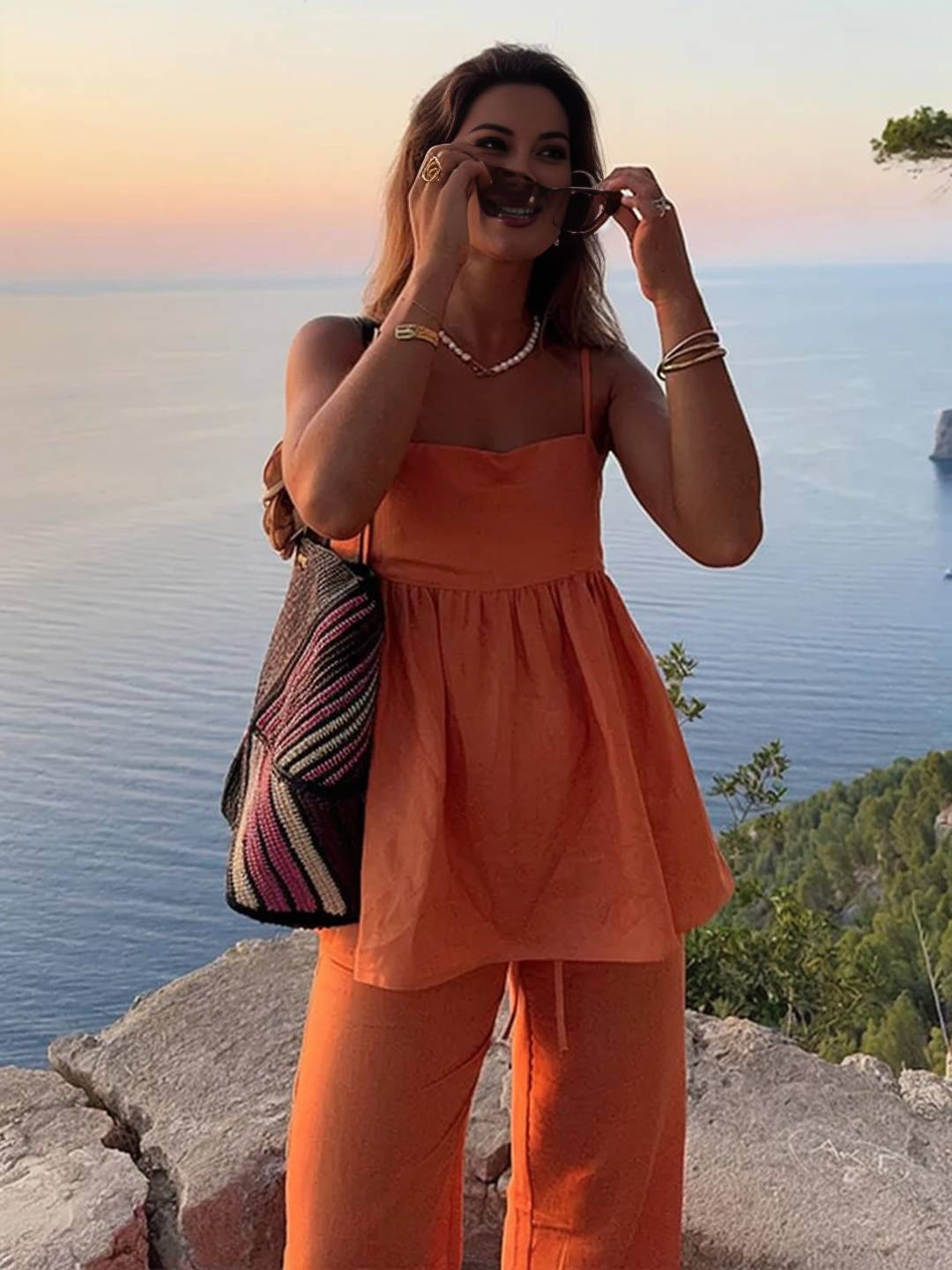 Aurore Valenti | Sommersæt i orangered med spaghetti-top og vide bukser
