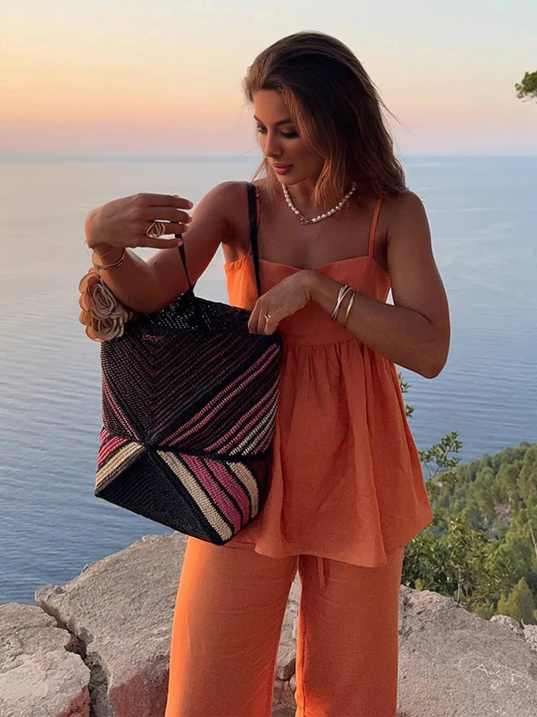 Aurore Valenti | Sommersæt i orangered med spaghetti-top og vide bukser