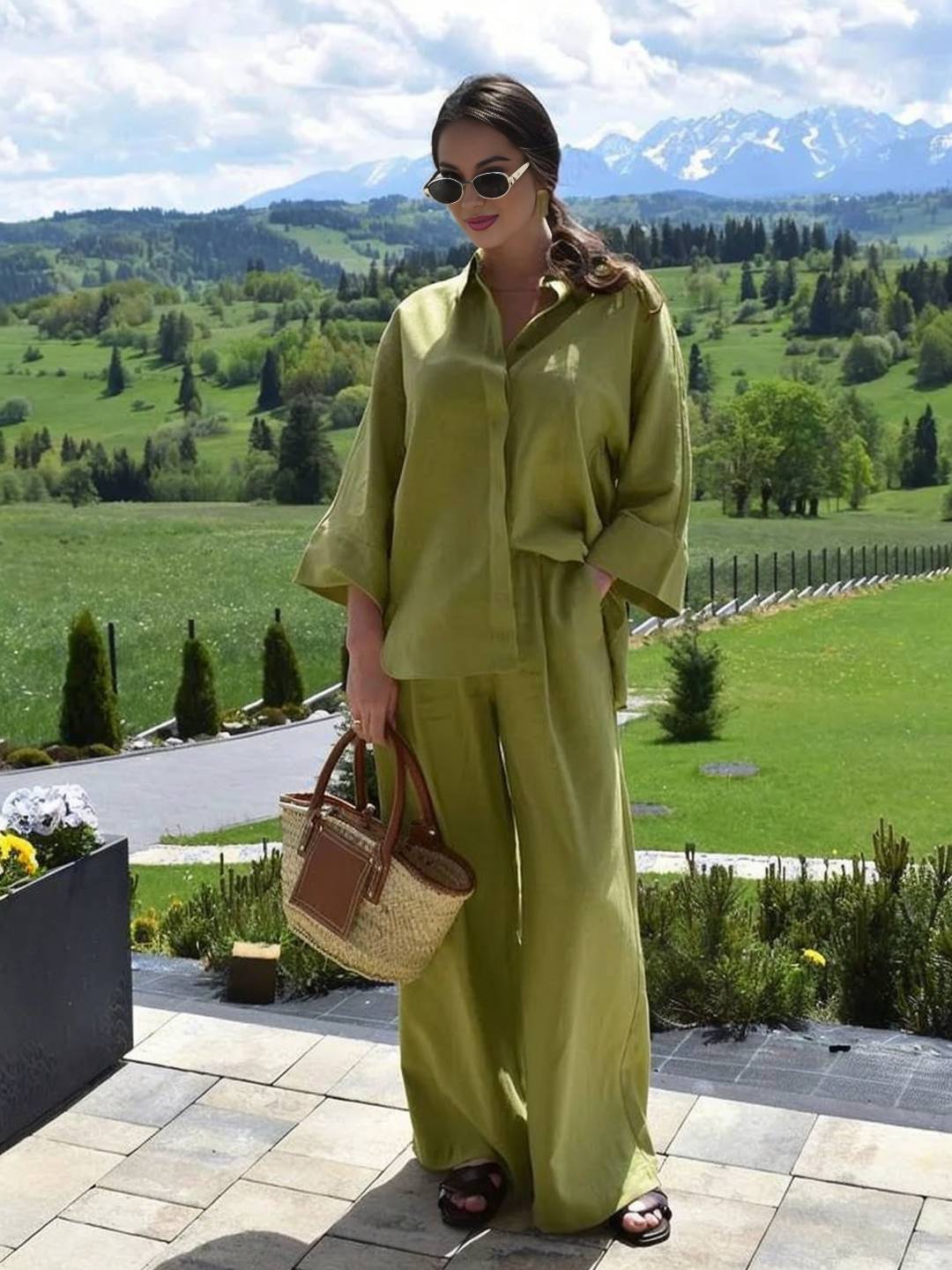 Adriana Pemberton | Outfit-sæt med løs skjorte og vide bukser