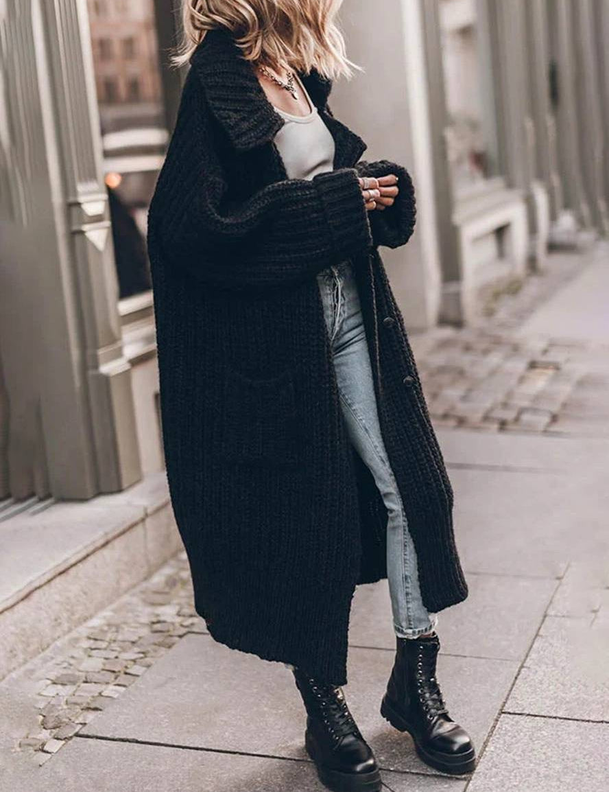 Margherita Ashford | Oversized Cardigan i Beige med Knaplukning og Revers