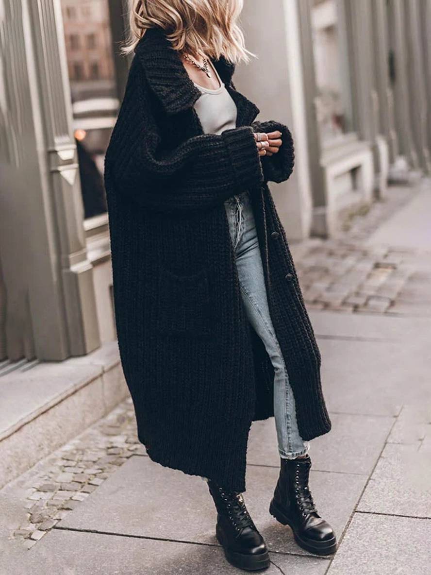 Margherita Ashford | Oversized Cardigan i Beige med Knaplukning og Revers