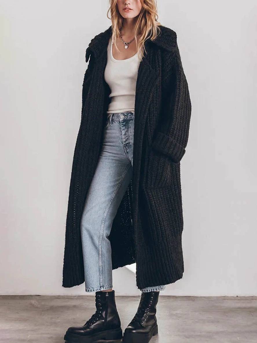 Margherita Ashford | Oversized Cardigan i Beige med Knaplukning og Revers