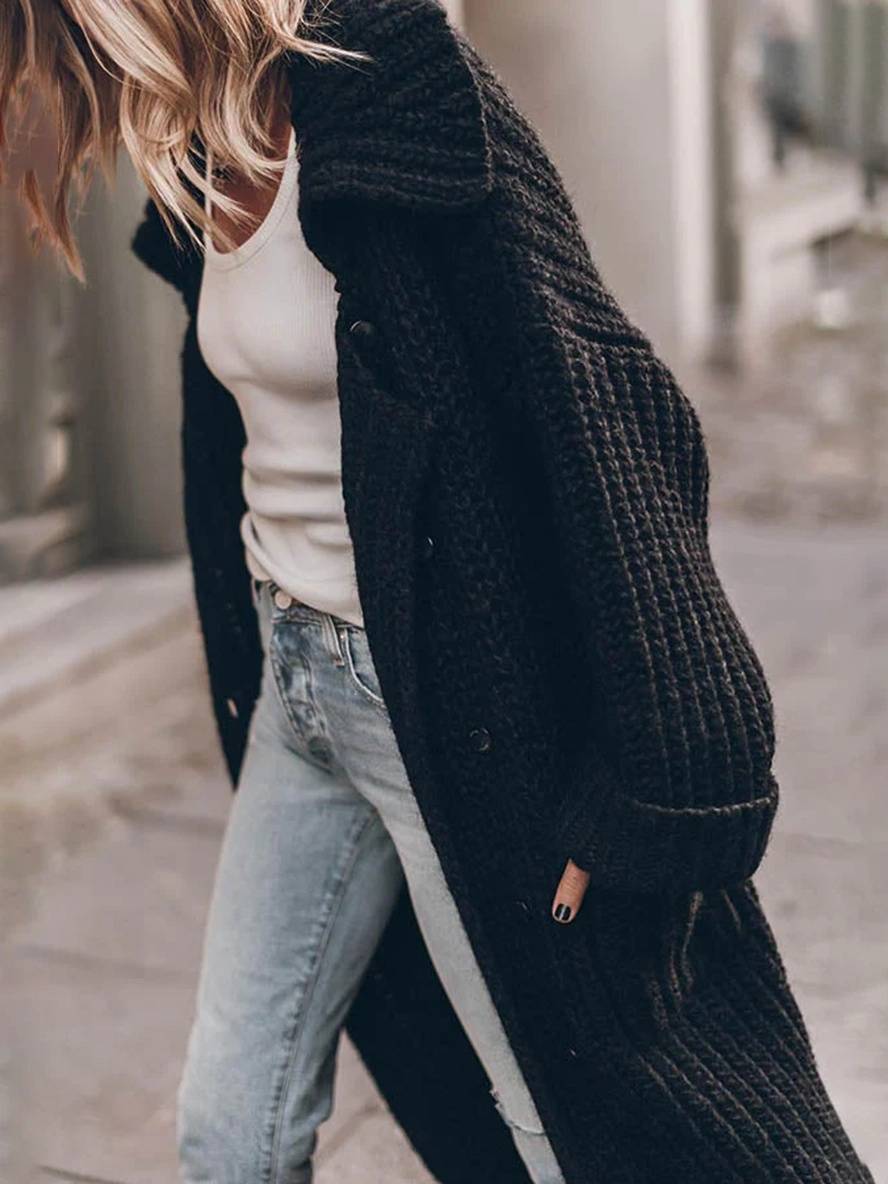 Margherita Ashford | Oversized Cardigan i Beige med Knaplukning og Revers