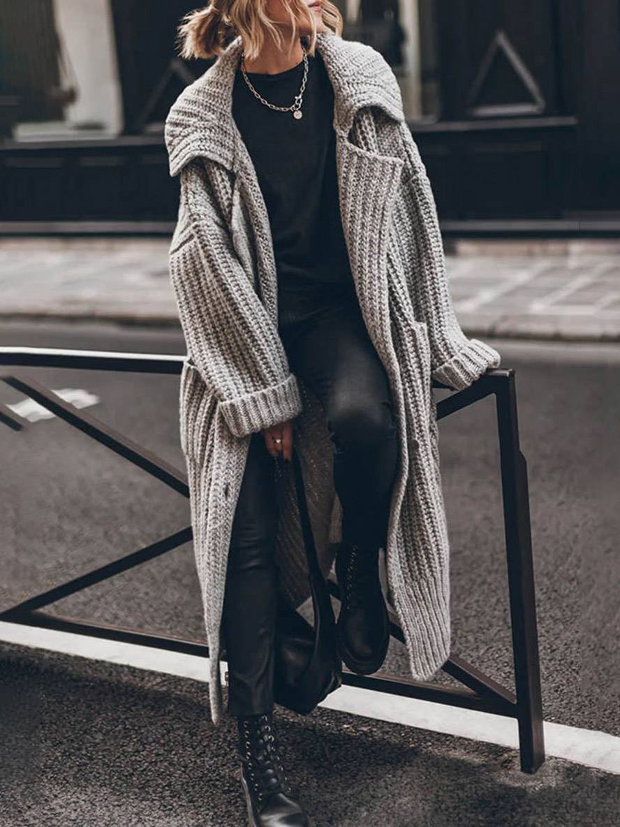 Margherita Ashford | Oversized Cardigan i Beige med Knaplukning og Revers