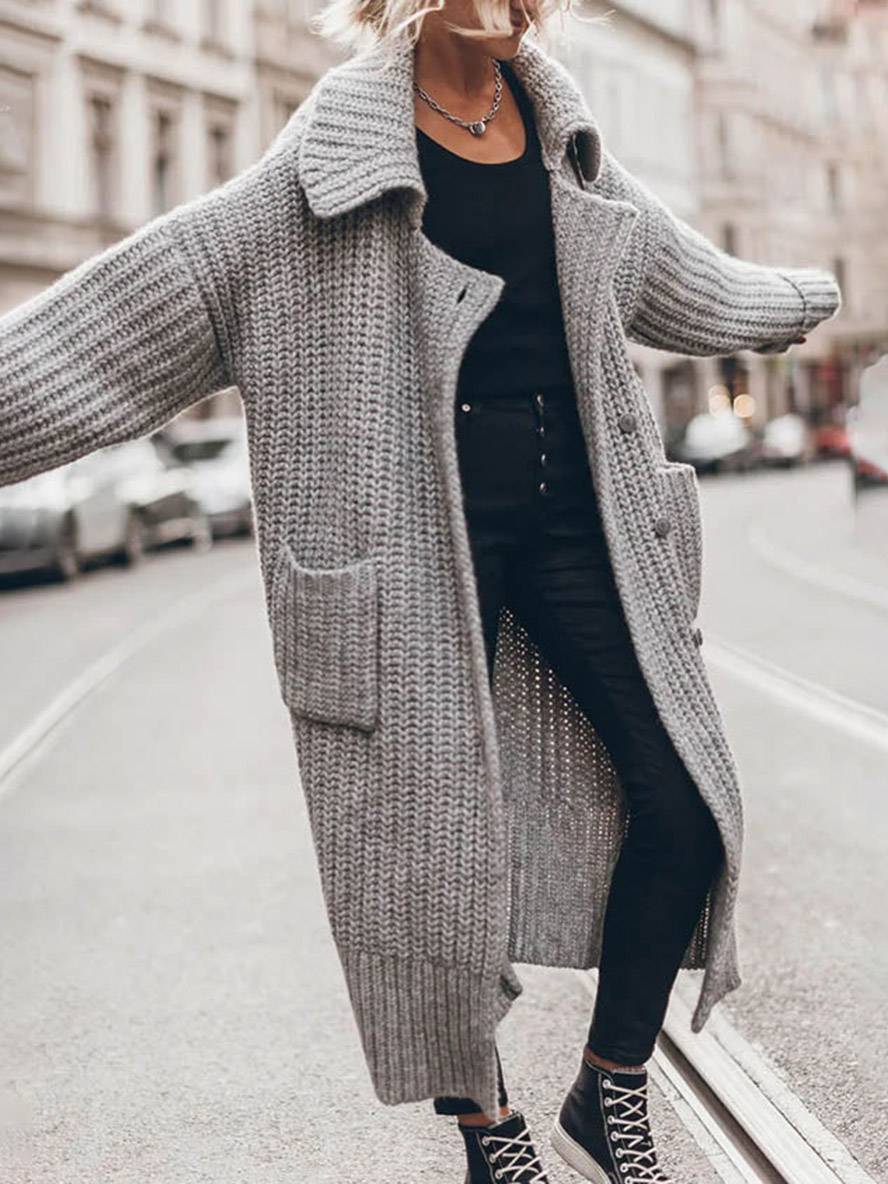 Margherita Ashford | Oversized Cardigan i Beige med Knaplukning og Revers