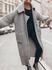 Margherita Ashford | Oversized Cardigan i Beige med Knaplukning og Revers
