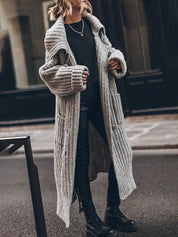 Margherita Ashford | Oversized Cardigan i Beige med Knaplukning og Revers
