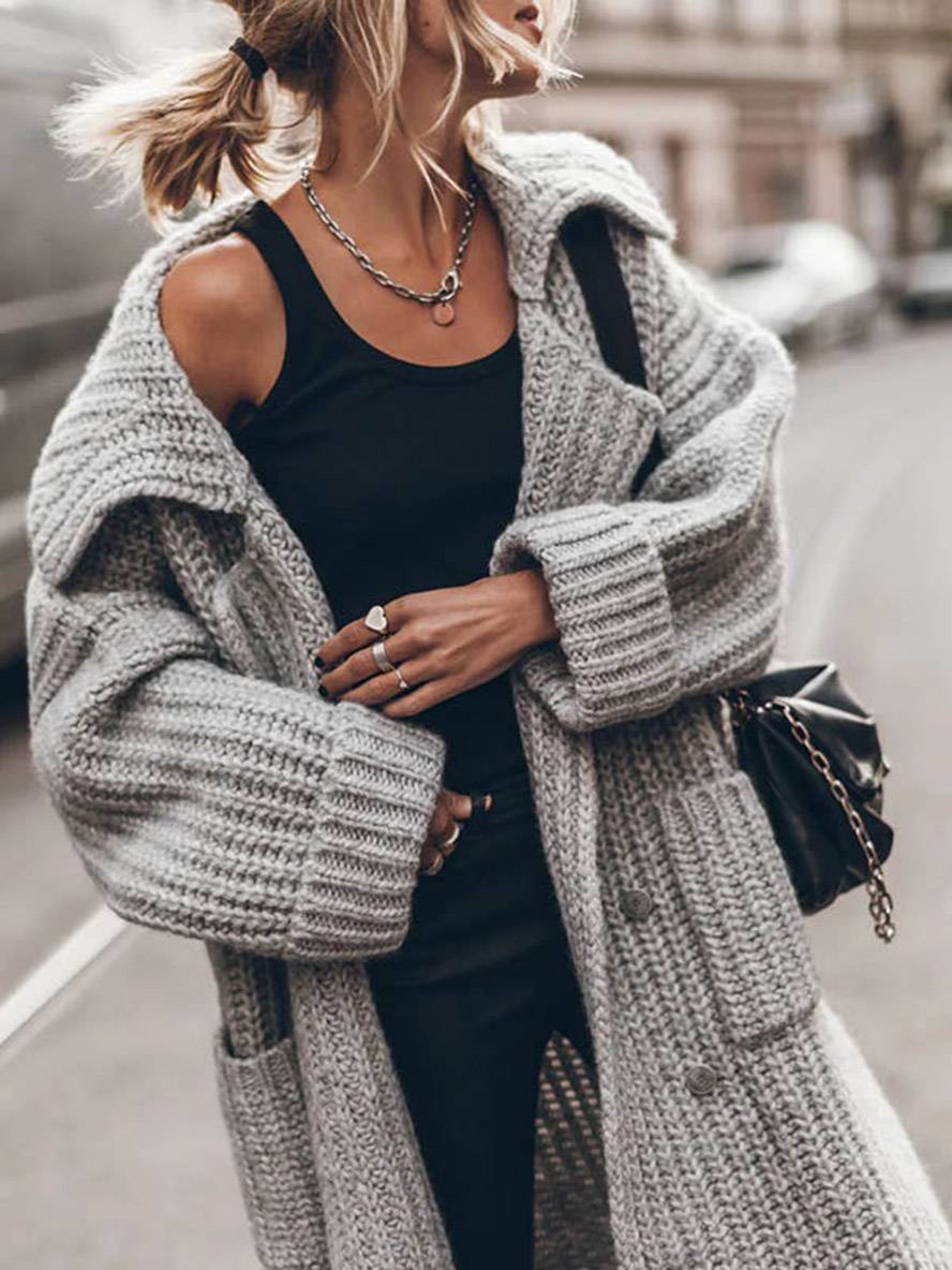 Margherita Ashford | Oversized Cardigan i Beige med Knaplukning og Revers