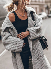 Margherita Ashford | Oversized Cardigan i Beige med Knaplukning og Revers