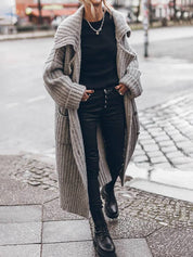 Margherita Ashford | Oversized Cardigan i Beige med Knaplukning og Revers