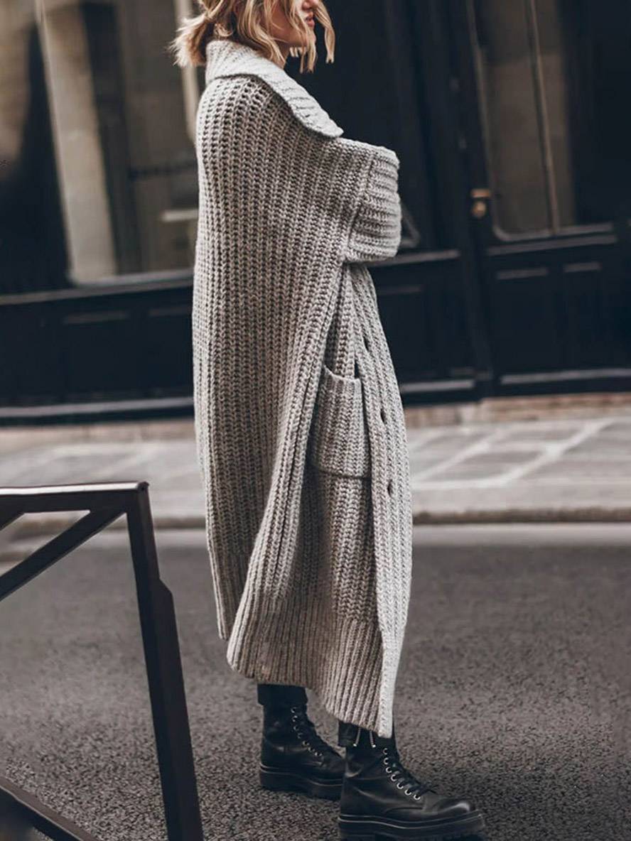 Margherita Ashford | Oversized Cardigan i Beige med Knaplukning og Revers