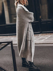 Margherita Ashford | Oversized Cardigan i Beige med Knaplukning og Revers