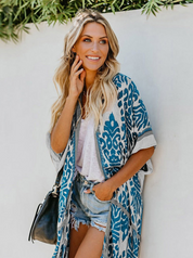 Margherita Ashford | Boho-Kimono i Hvid & Blå med Etnisk Mønster og Frynser