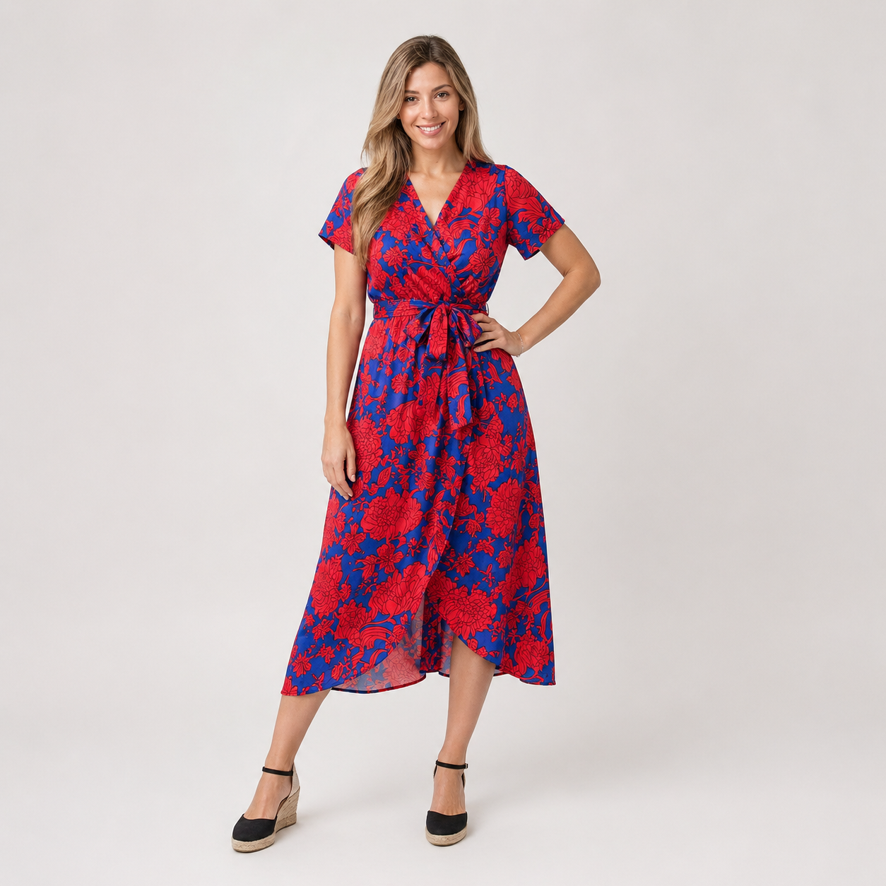 Amélie Laurent | Midi-sommerkjole med farverigt slå-om design