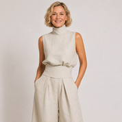 Solène Marchetti | Linned to-delt sæt med turtleneck top og brede bukser til kvinder