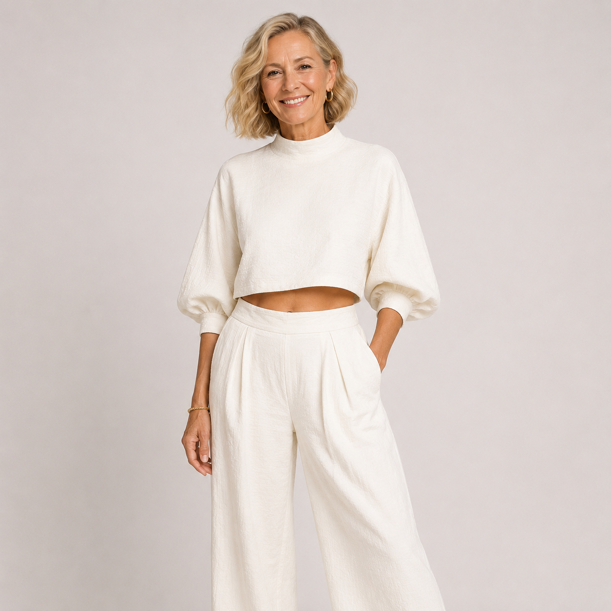 Viviana Esterhazy | Hvidt to-delt sæt med crop top og wide-leg bukser til kvinder