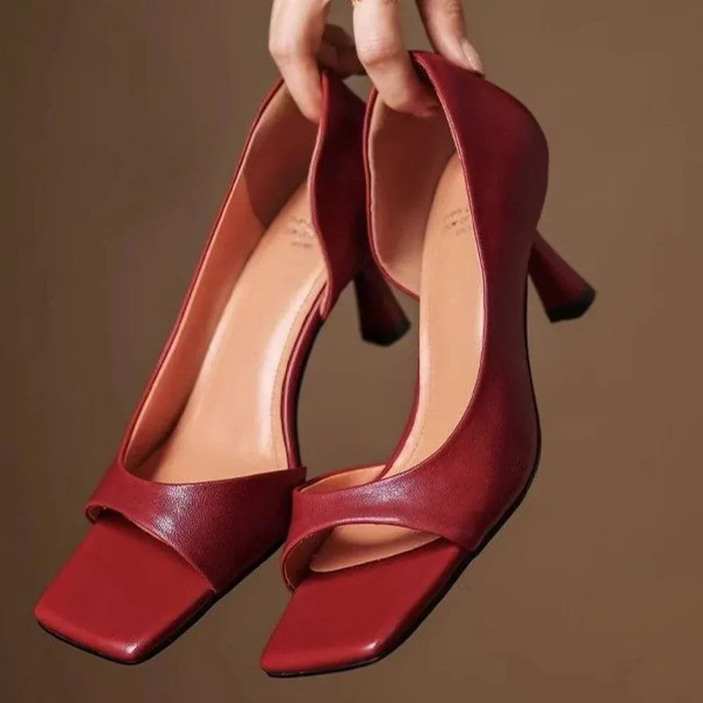 Dame_h_le_med_firkantet_t_og_slip-on_design.webp