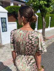 Valentina Moretti | Midi wrap-kjole med elegant snit til kvinder