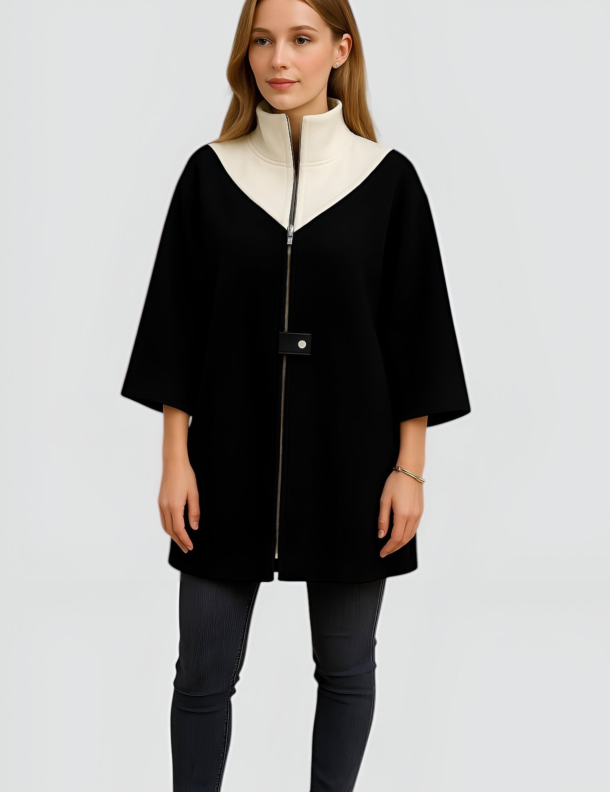 Sofie Berggren | Lang Elegant Frakke i Navy med Kontrastkrave