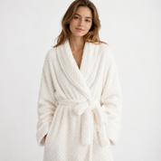 Emma Knudsen | Fleece badekåbe i cream med sjalskrave