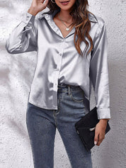 Chloé Moreau | Satin skjorte med elegant frontknude