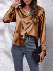 Chloé Moreau | Satin skjorte med elegant frontknude