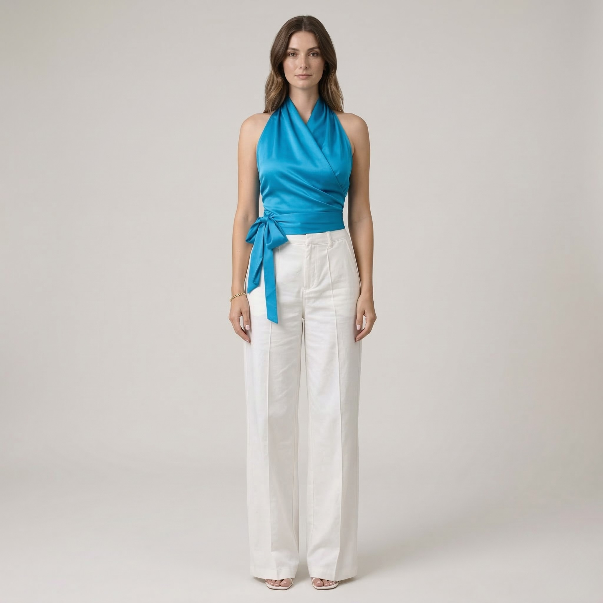 Elena Ricci | Elegant satin top til kvinder med asymmetrisk halterneck