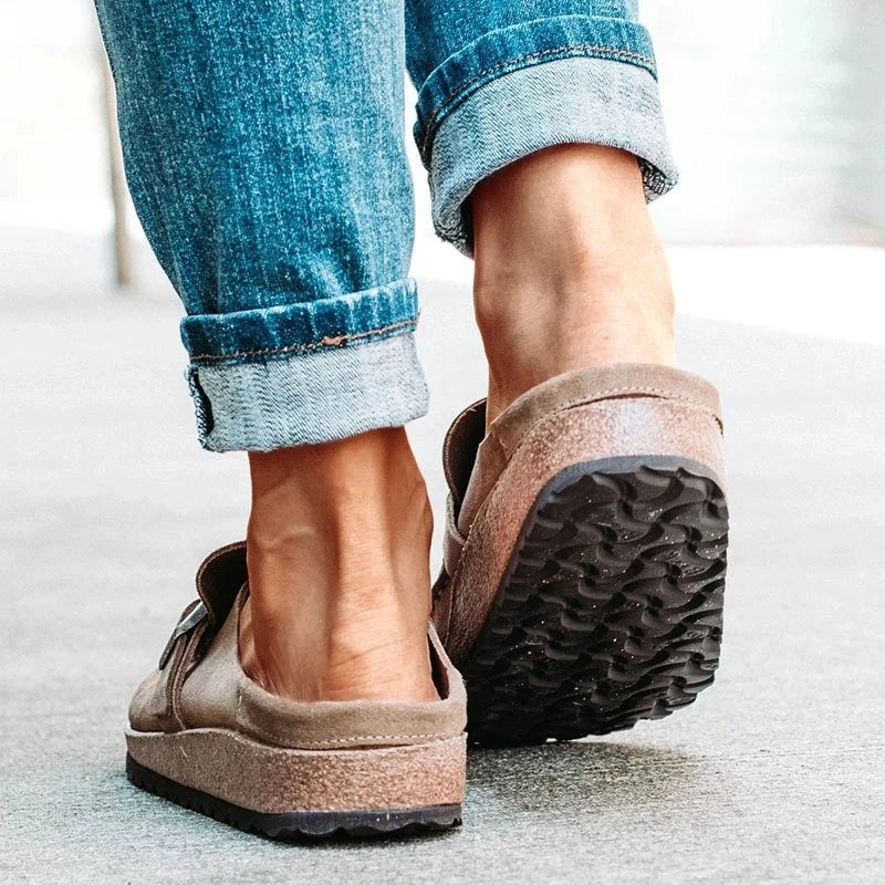 Camille Dupont | Erotiske slip-on loafers til kvinder i ruskind med justerbar spænde
