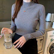 Ida Poulsen | Ribstrikket Bluse med Halv Rullekrave