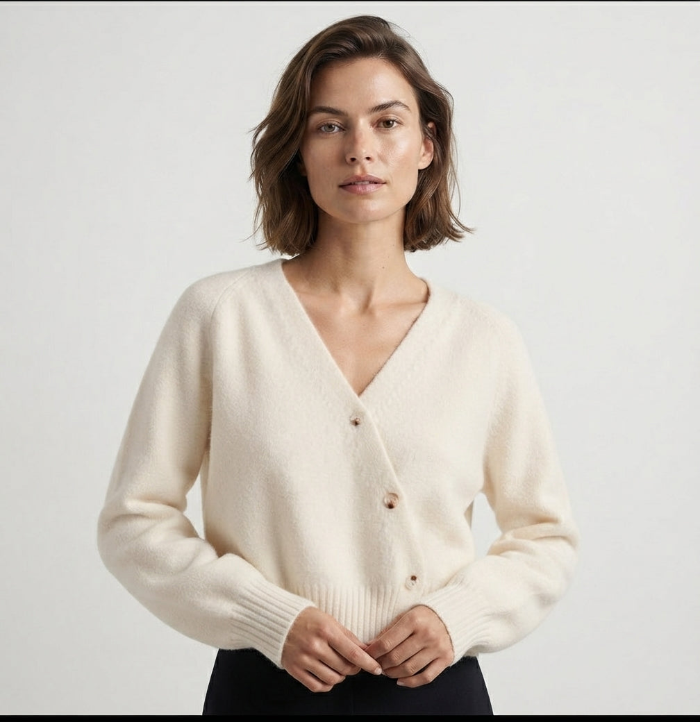IdaVangStrikketwrap-cardiganmedknapper-model.jpg