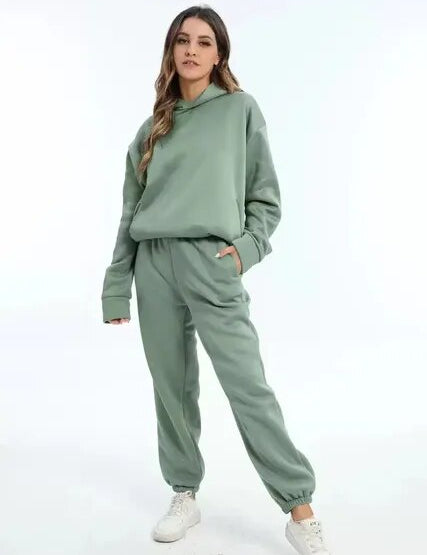 Jogginganzug-Ubergrosse-Kapuze-Zweiteiler-Damenbekleidung-Leyna-Moda-10_870f2c03-fb55-4240-98fd-fbe217f7948a.jpg