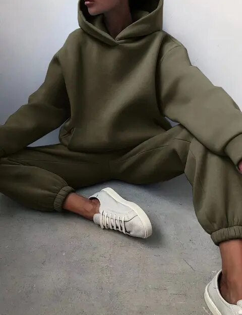 Helena Nordstrom | Comfy Hoodie-sæt med bukser i sart grønt