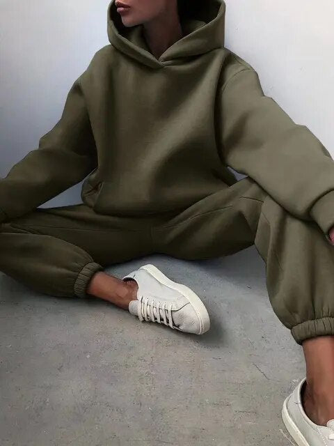 Lotte Vestergaard | Hoodie og joggingbuksesæt i grøn