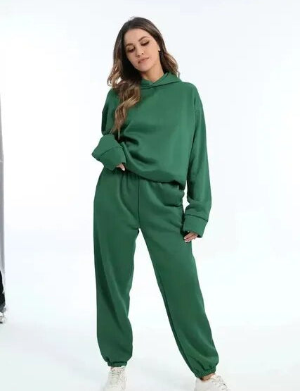 Lotte Vestergaard | Hoodie og joggingbuksesæt i grøn