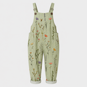 Lena Rasmussen | Blomstret overall i sage-grøn med vildblomster-print til kvinder
