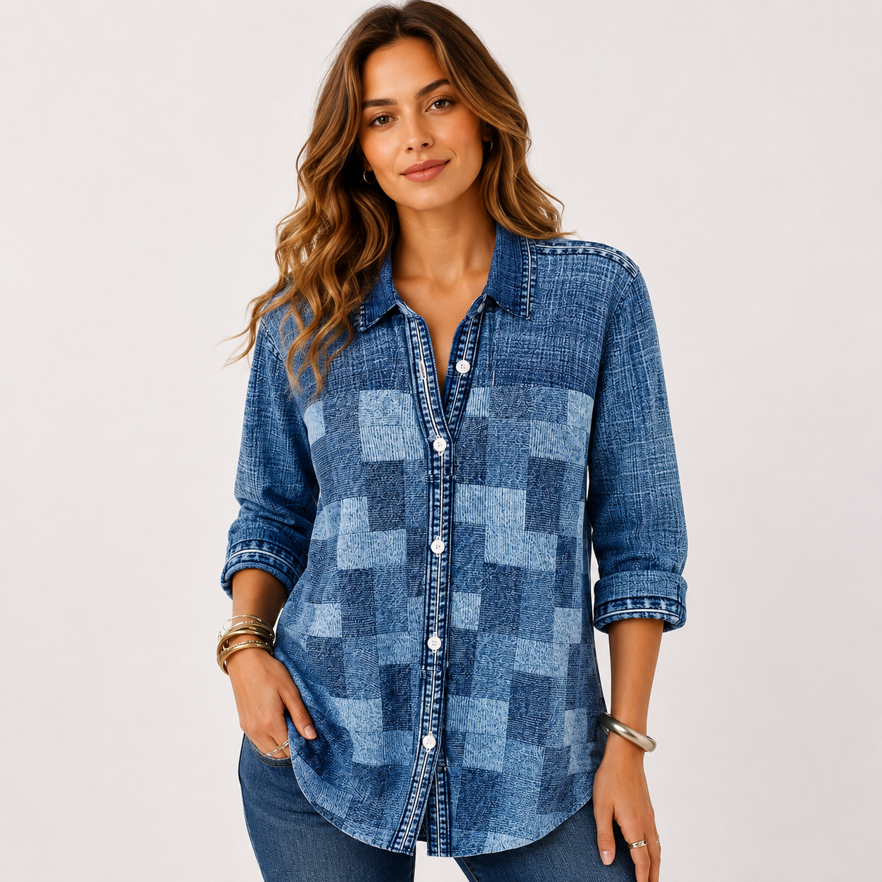 Line Petersen | Bluse i denim-patchwork print til kvinder