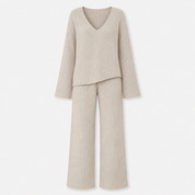 Lotte Andersen | Ribstrikket pyjamasæt med V-hals i beige
