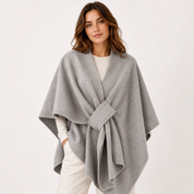 Nora Jørgensen | Winddichter Poncho-Schal aus luxuriösem Wollmix