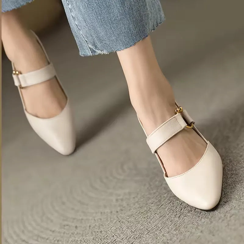Charlotte Dubois | Erotiske pumps til kvinder med blokhæl og elegant remdesign