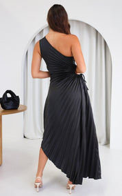 Valentina Noir | Maxi-kjole i klassisk sort med elegant silhuet