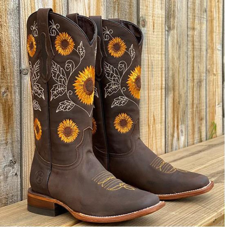 Savannah Laurent | Cowboy støvler med solsikke-broderi og western charme