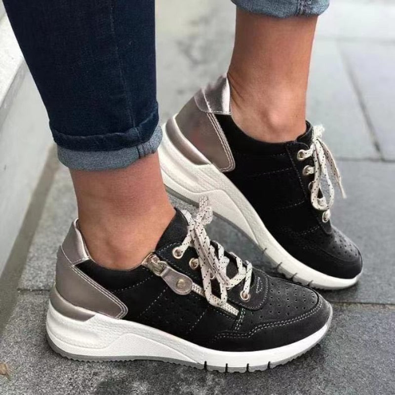 Maja Christensen | Sneaker in Grün und Beige mit Schnürsenkeln