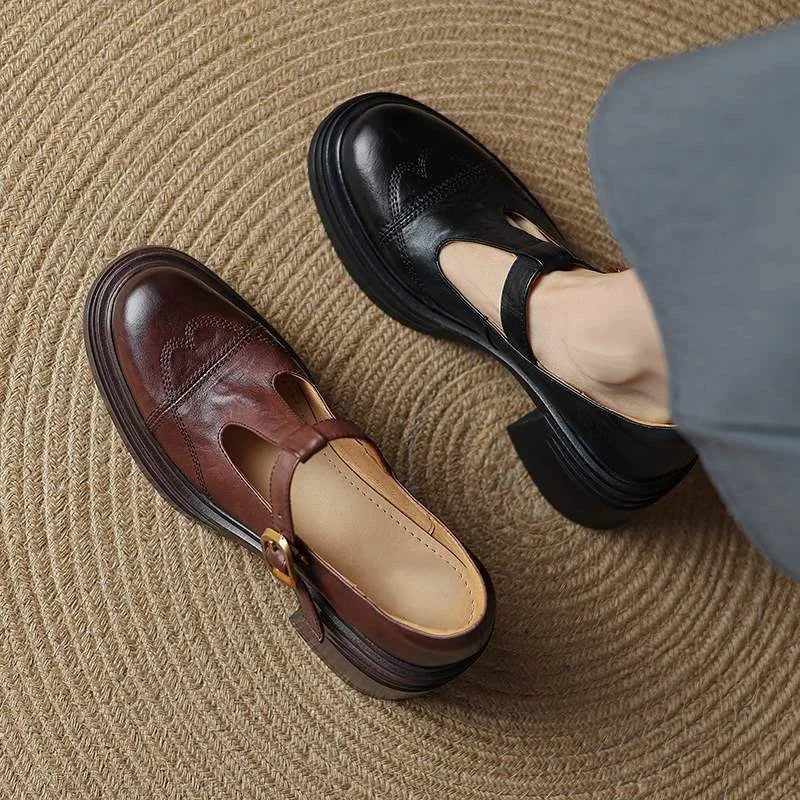 Camille Rousseau | Elegante T-strap sko i læderlook